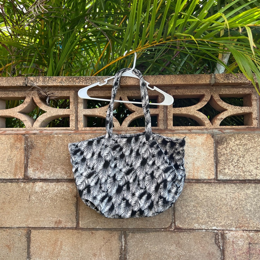 Acacia Tote in Night Palm